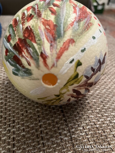 Painted ostrich egg. 16 cm long, free of breaks and cracks