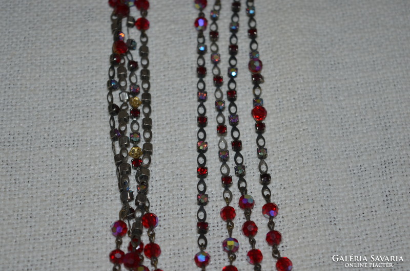 4-row glass necklaces with an iridescent shine