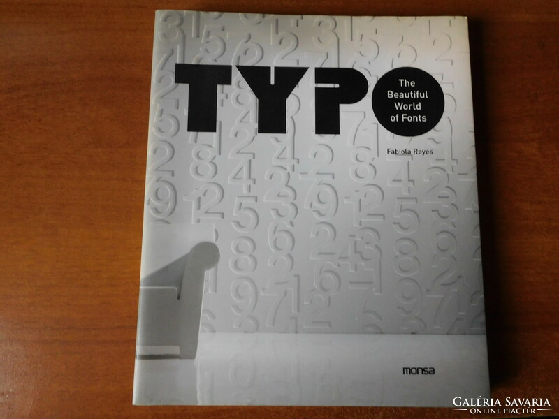 Fabiola Reyes: Typo - angol és spanyol kétnyelvű könyv