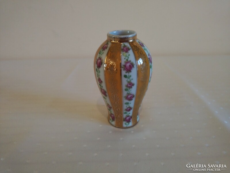 Small gilded flower vase