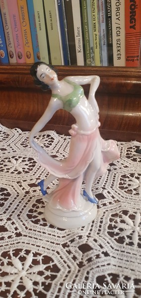 Régi porcelán táncosnő figura