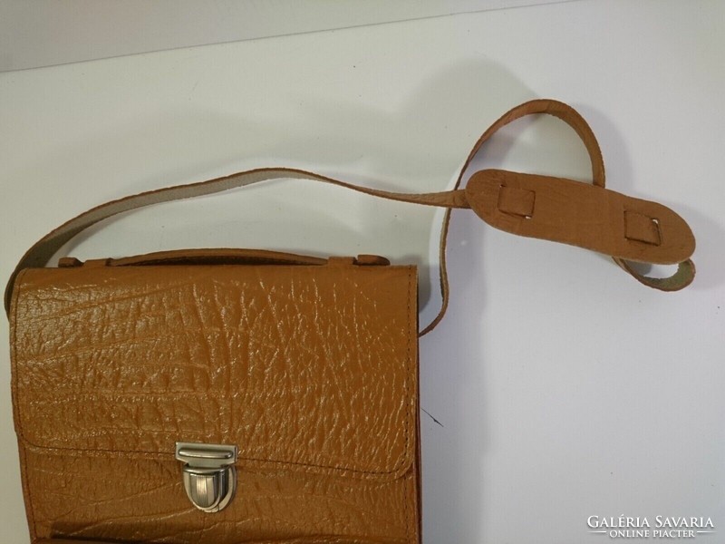 Vintage leather men's briefcase side bag from the 1970s. Ideal for a laptop