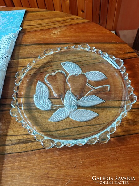 Heavy, heavy, glass table in the middle, cake plate 30–32 cm in diameter