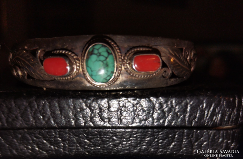 Silver bracelet with original semi-precious stones 925