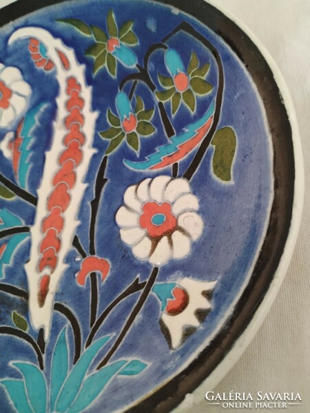 Manufaktúra, kerámia, dekorációs török tányér - domborfestetten