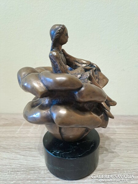 Lány bronz szobor 19 cm