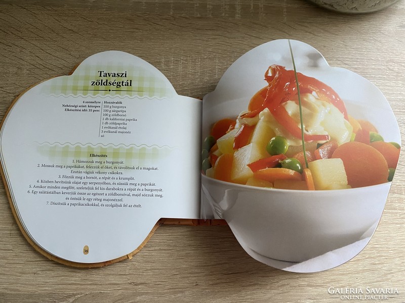 Shaped cookbook - 30 new recipes with potatoes