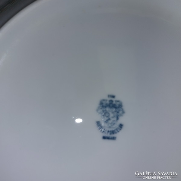 Porcelain deep plate with Alföldi daisy pattern