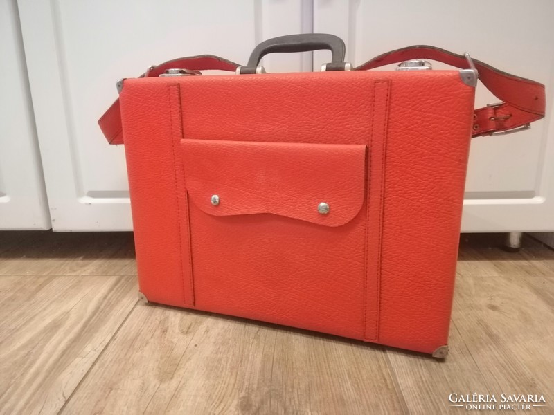 Retro, red briefcase, shoulder bag. 39 X 30 x 14 cm.