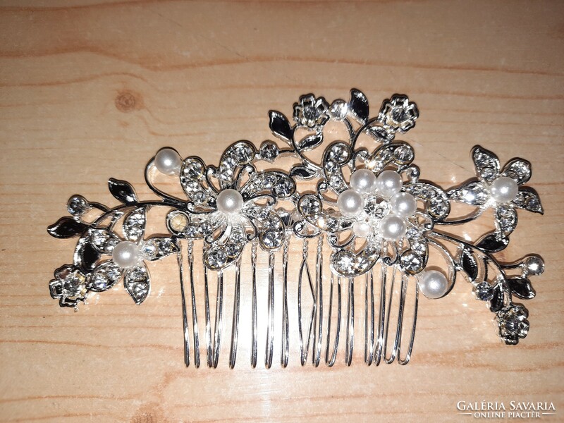 Pearl and flower hairpin