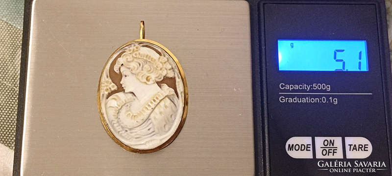 18 Kt gold cameo pendant and brooch, including hanger, 4.5 Cm high, 5.1 Grams