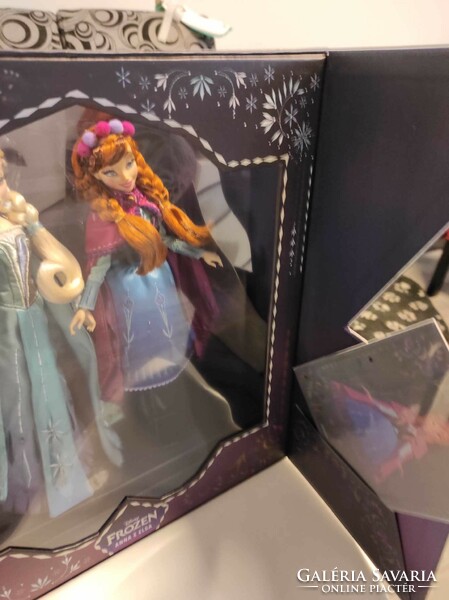 Disney store Anna and Elsa limited edition doll set. Worldwide limited edition of 5700