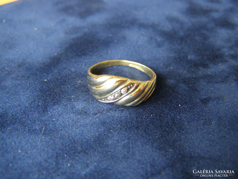 Women's gold stone ring