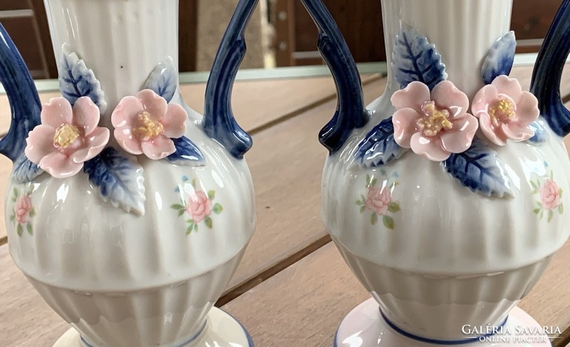 Vintage Japán váza plasztikus cseresznyevirág díszítéssel, hibátlanok, 18 cm. 8.500/db.