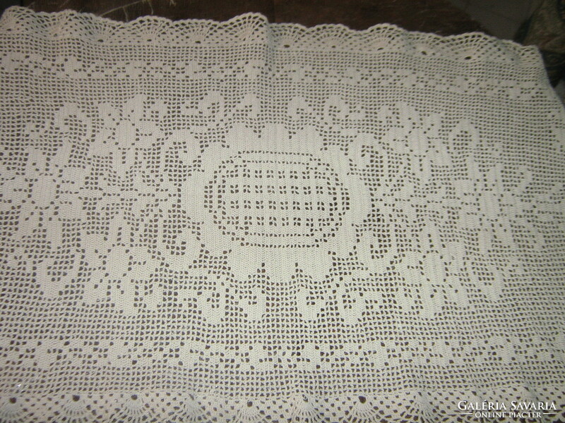 Beautiful ecru baroque flower pattern crocheted antique lace tablecloth