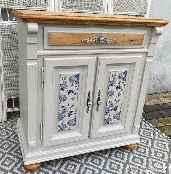 Romantic chest of drawers with pink inlays and matching pink porcelain handles ... small carving on the drawer