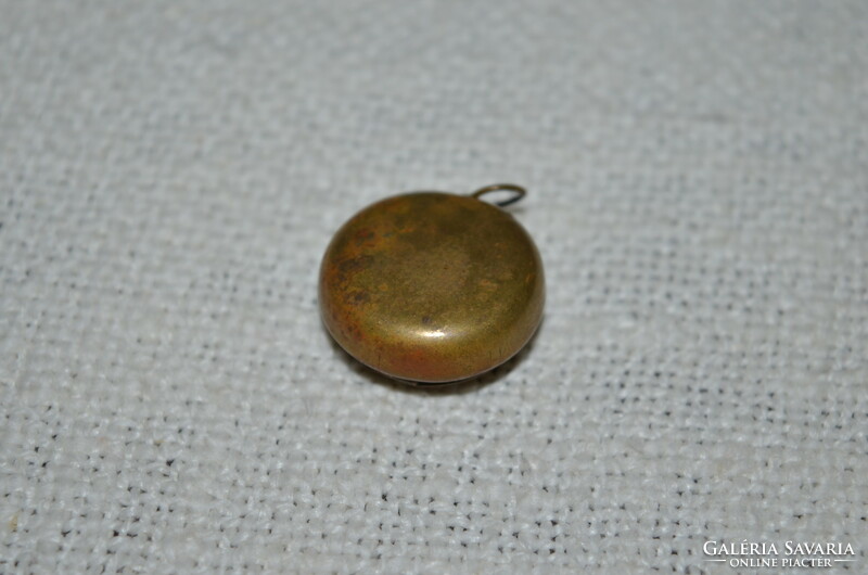 Pendant or relic holder