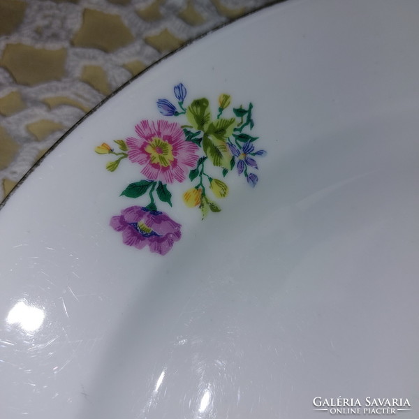 Alföldi szegfűmintás, aranyszegélyes porcelán lapos tányér