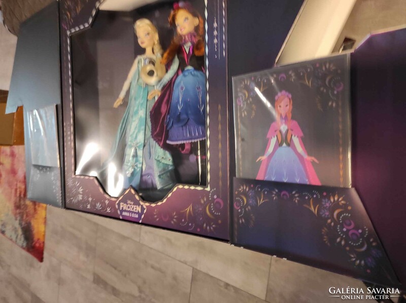 Disney store Anna and Elsa limited edition doll set. Worldwide limited edition of 5700