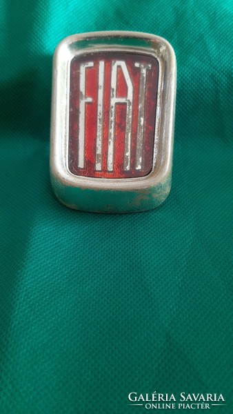 Fiat 125 grille emblem