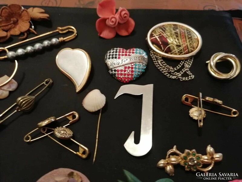 16 pcs / flawless mixed material composition brooch