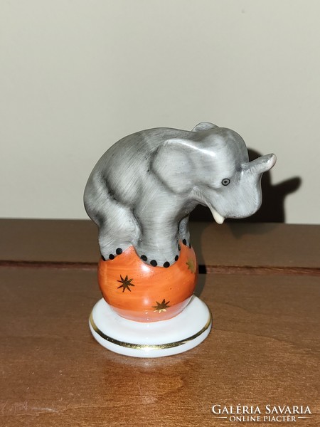 Herend's elephant on the ball