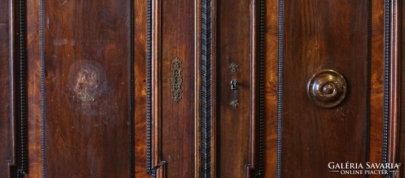1Q583 Antik faragott csavart oszlopos kazettás neoreneszánsz ruhásszekrény 190 x 135 x 80 cm