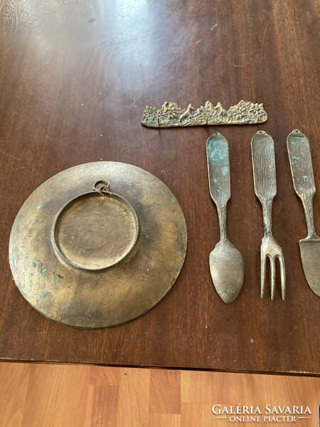 Bronze bowl wall-mounted knife, spoon, fork with antique hysterizer