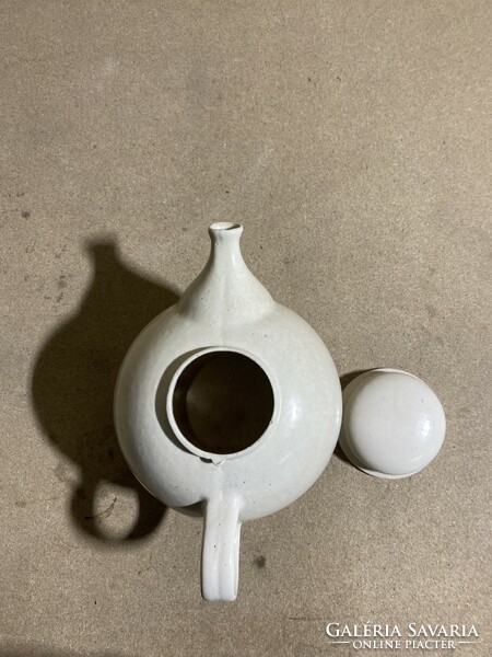 Ceramic pourer, 25 x 17 x 17 cm high work. Flawless