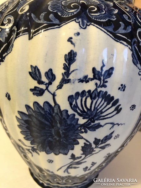 Dutch Delft vase, very nice