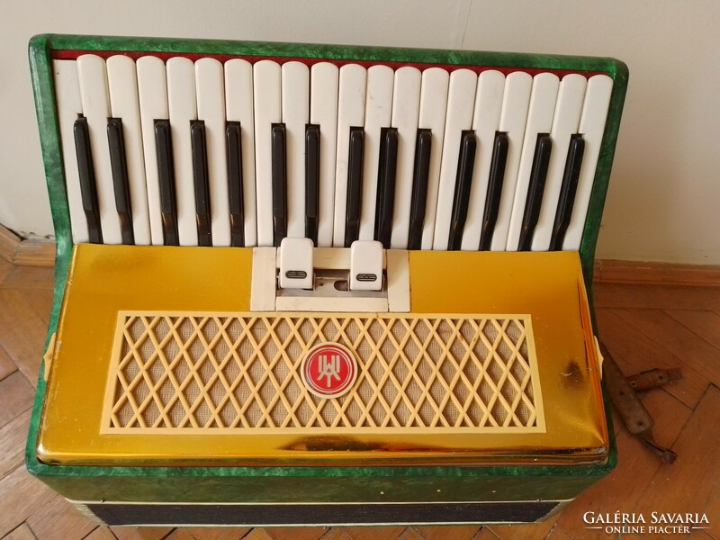 Régi tangóharmonika, gyártó ismeretlen, akár dekorációnak