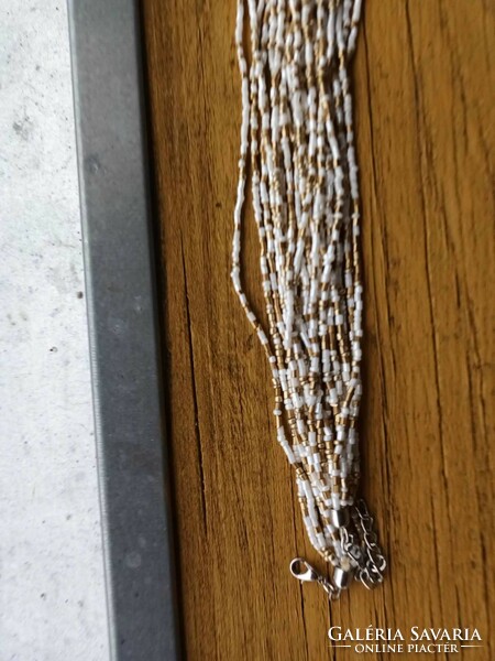 Multi-row pearl necklaces