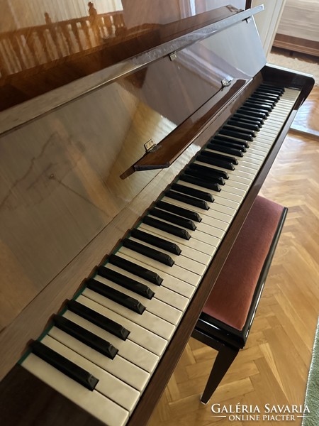 Tchaika páncéltőkés pianino