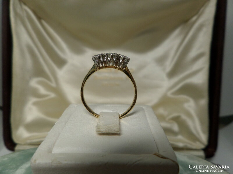 English gold ring with 3 larger diamonds 0.46 ct