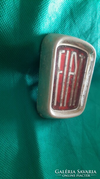 Fiat 125 grille emblem