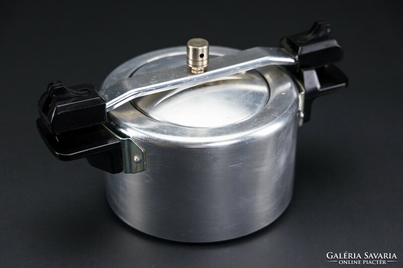 Aluflix, retro small kettle, with original factory brochure, plus spare valve.