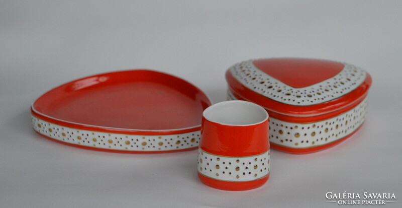 Raven House retro porcelain table set.