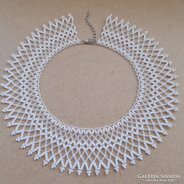 Pearl necklace, pearl collar