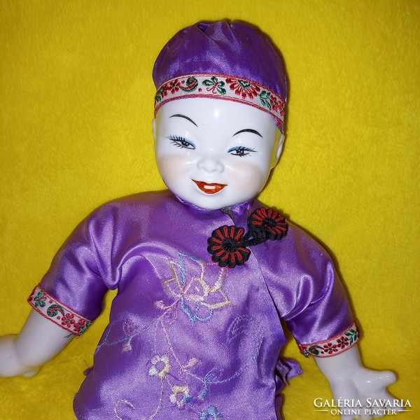 Gyönyörű, mosolygós, kínai porcelán baba. Vintage baba.