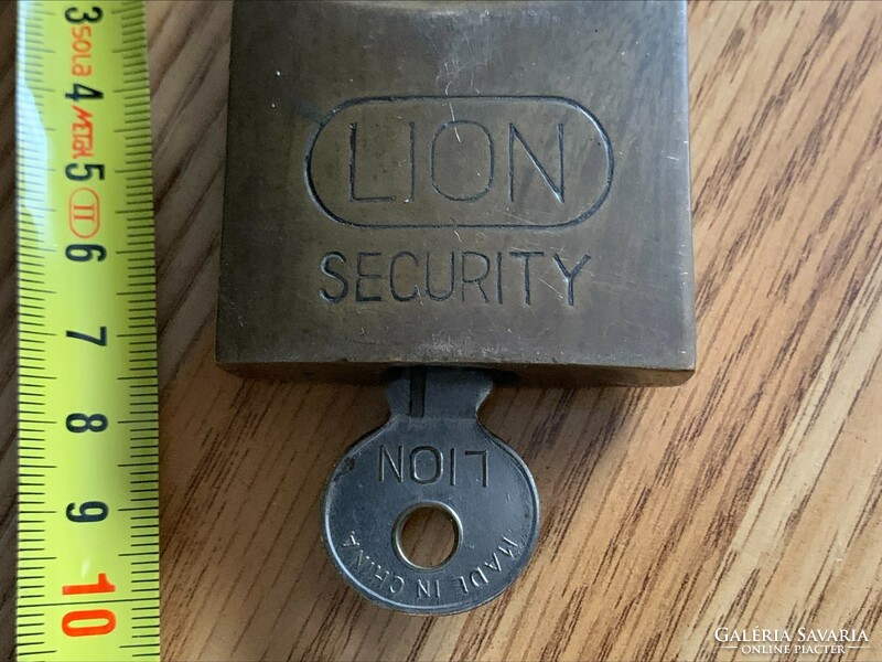 Lion security padlock, heavy duty