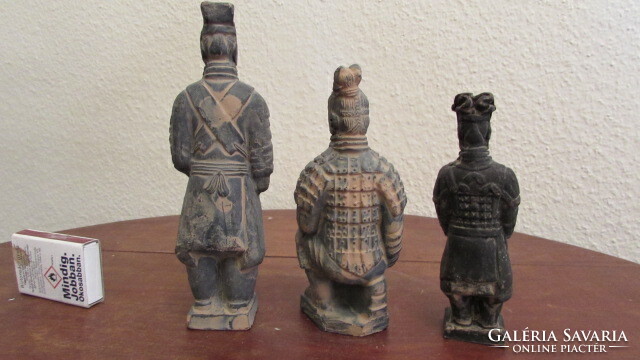 3 terracotta soldiers