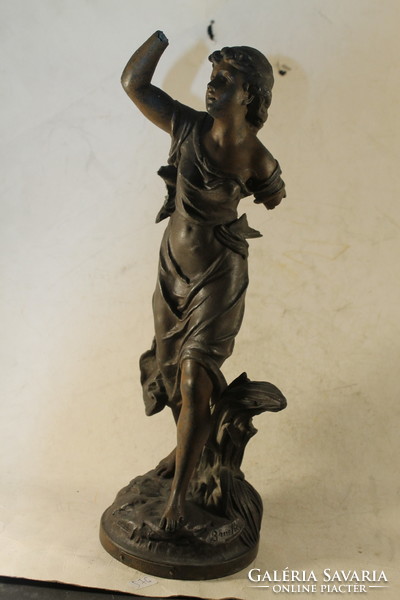 Antik szignált bronzírozott szobor 926