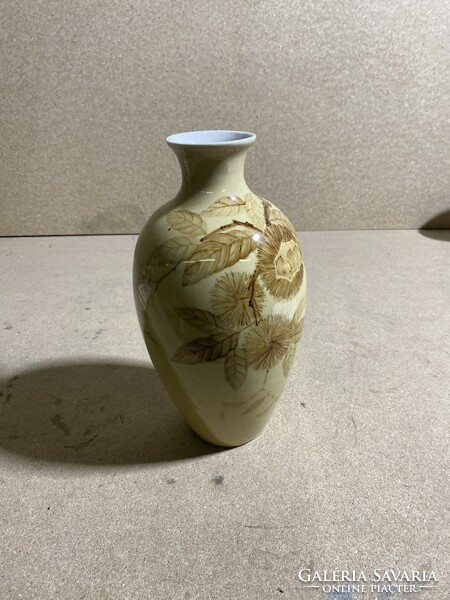 Angol porcelán váza, 30 cm-es magasságú alkotás.3097