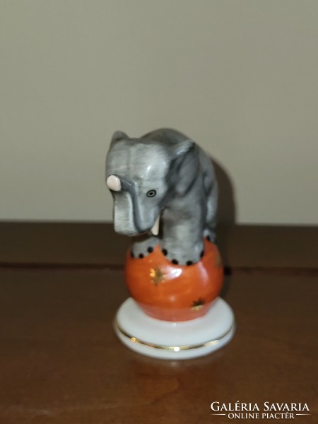 Herend's elephant on the ball