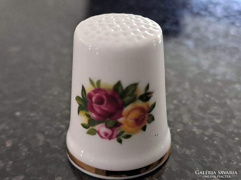 Flawless collectors of royal albert old country roses English porcelain thimble