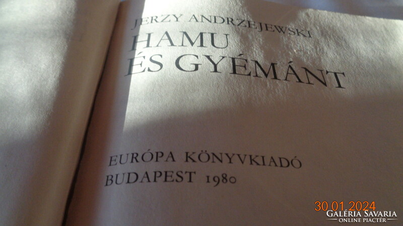 Hamu és gyémánt  írta Jerzy Andrzejevszki.......a II. vh. utáni Lengyelországról