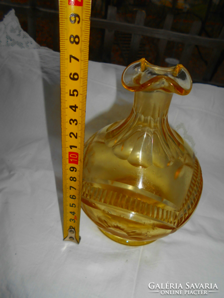 Antik csiszolt sárga üveg palack