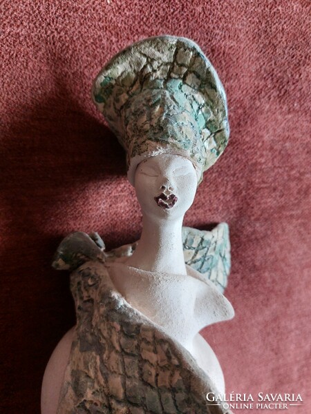 Bedok bea ceramic - female figure