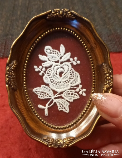 Beaten lace in an oval frame