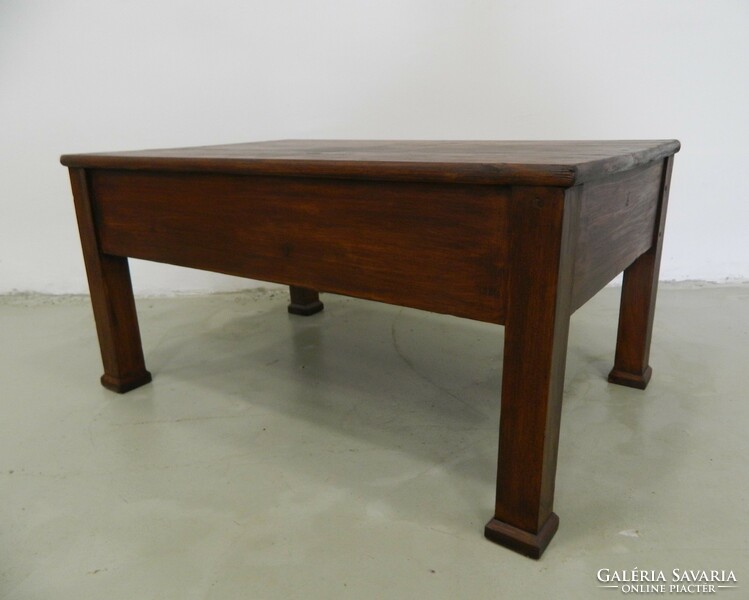 Rusztikus antik dohányzó asztal
